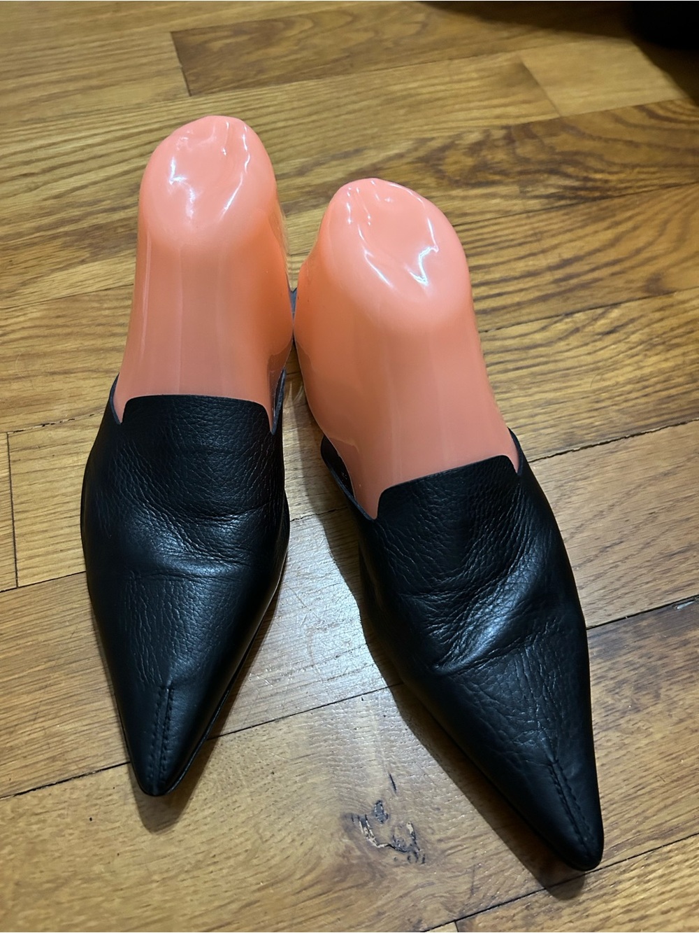 Donald Pliner Leather Mules Flat Black Pointed Toe Sz 9M Comfort Slip on